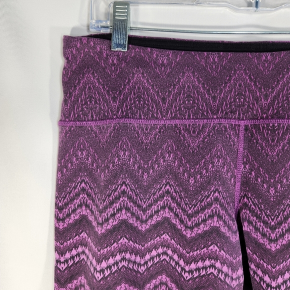 Tuff Athletics Purple Wavy Pattern Athletic Leggings w/Zipper Pocket Size Large - Picture 2 of 9